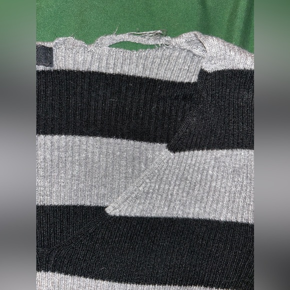 Black and grey striped U2B long sleeve tee - Picture 4 of 5